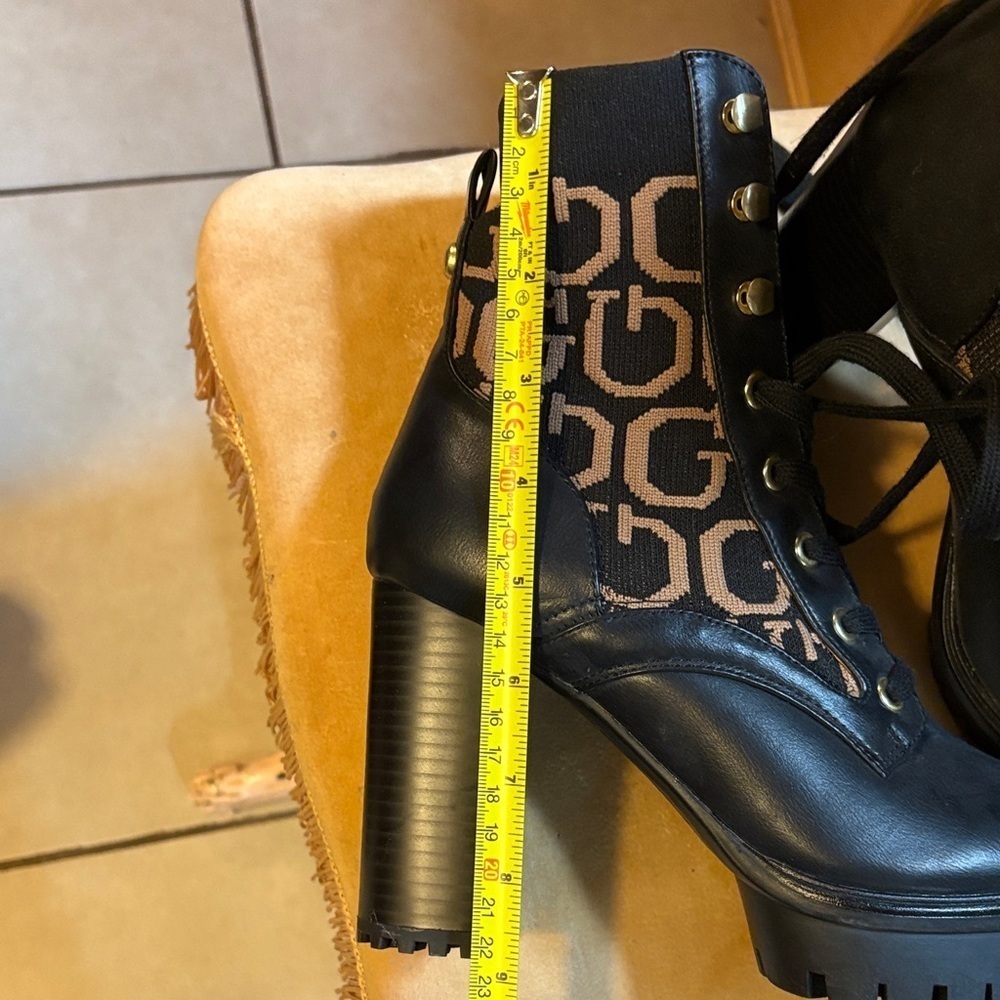 Nwot Guess Black and Brown Lace-Up Boots - Picture 9 of 12